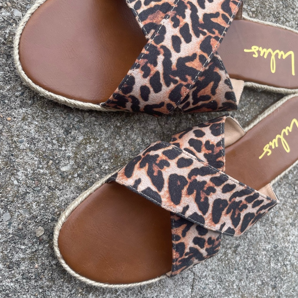 Wow Stunning Leopard Print Slides - image 3